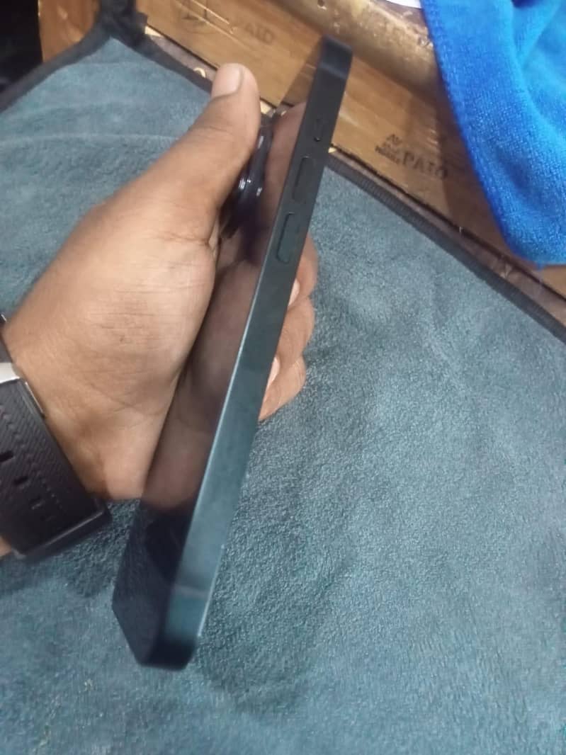 Apple iPhone 14 3