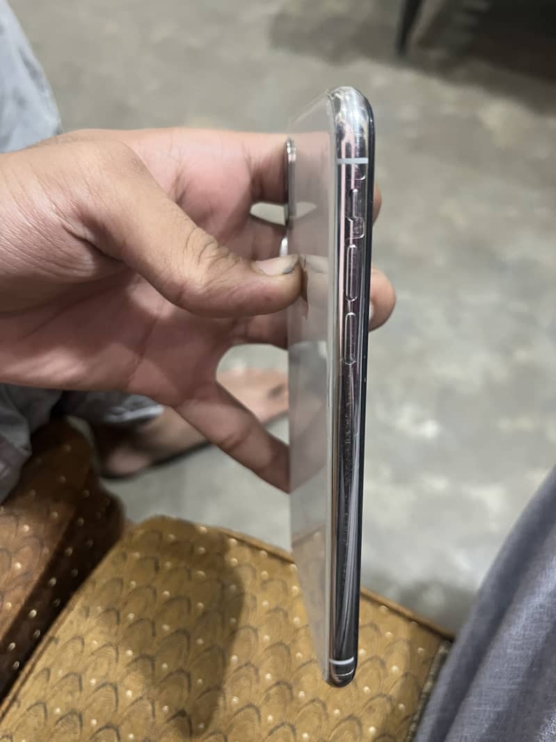 Apple iPhone X 4