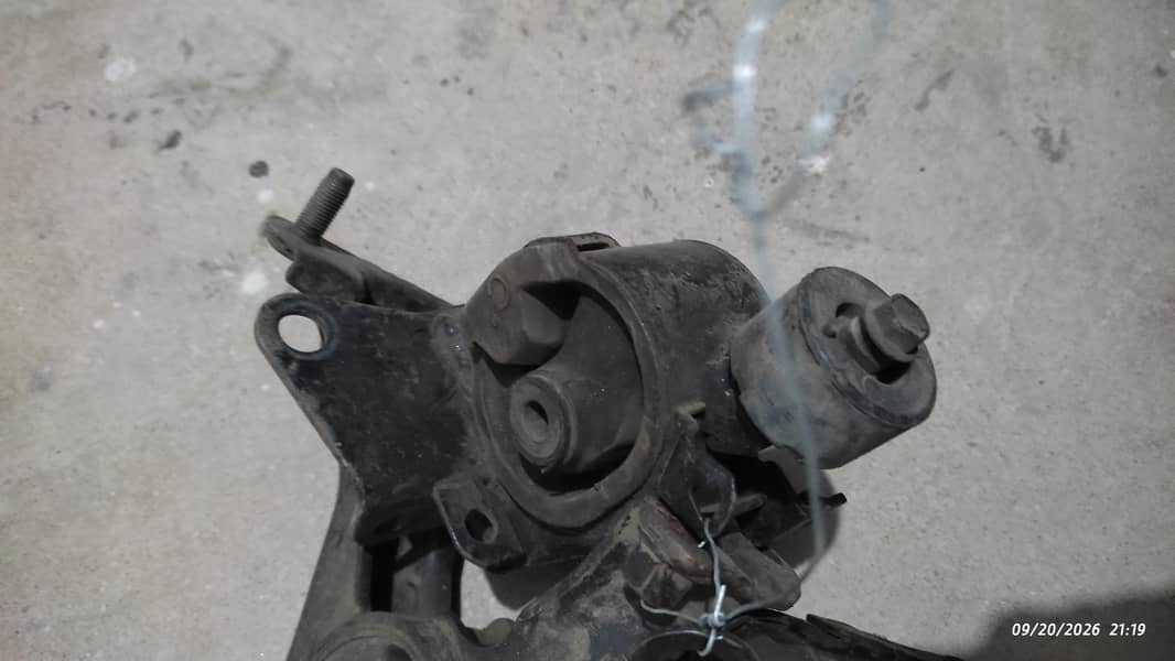 Toyota Corolla Engine foundations set 3