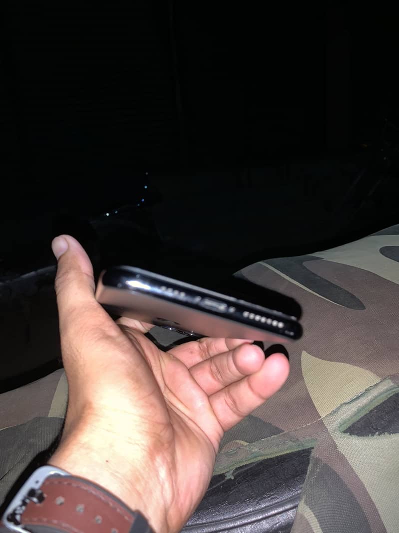 Apple iPhone 11 Pro Max 2