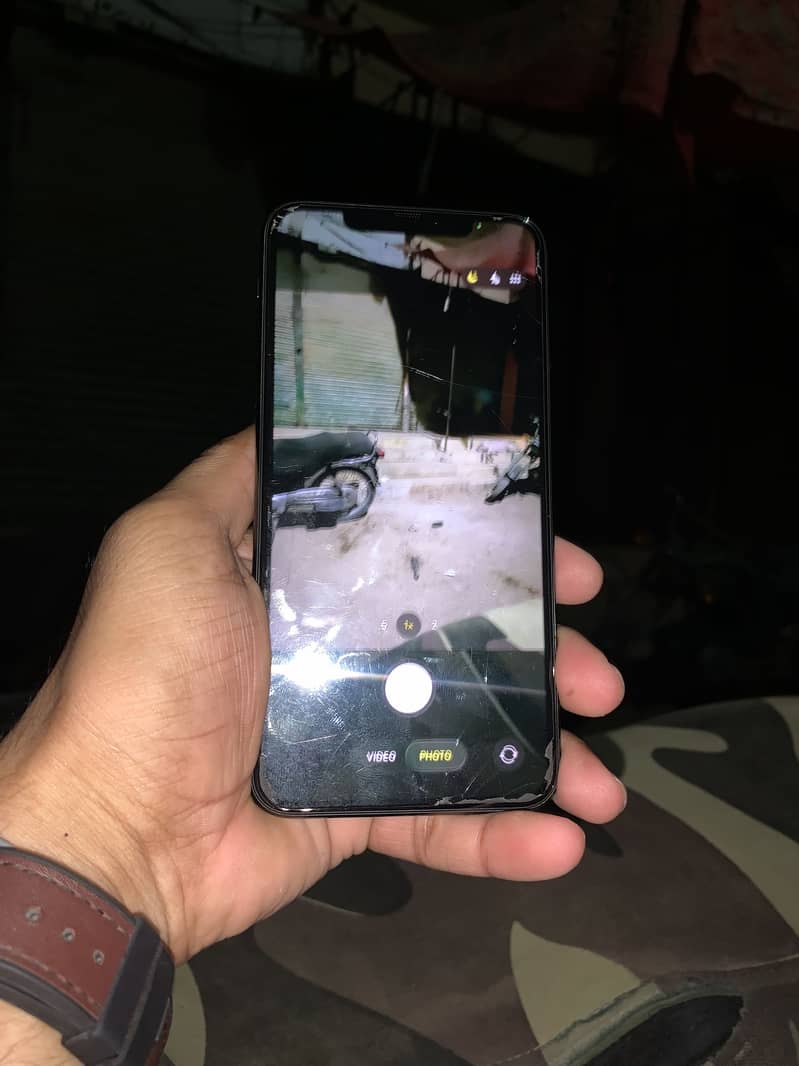 Apple iPhone 11 Pro Max 4