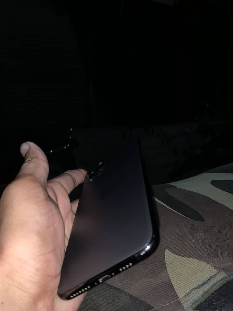 Apple iPhone 11 Pro Max 9