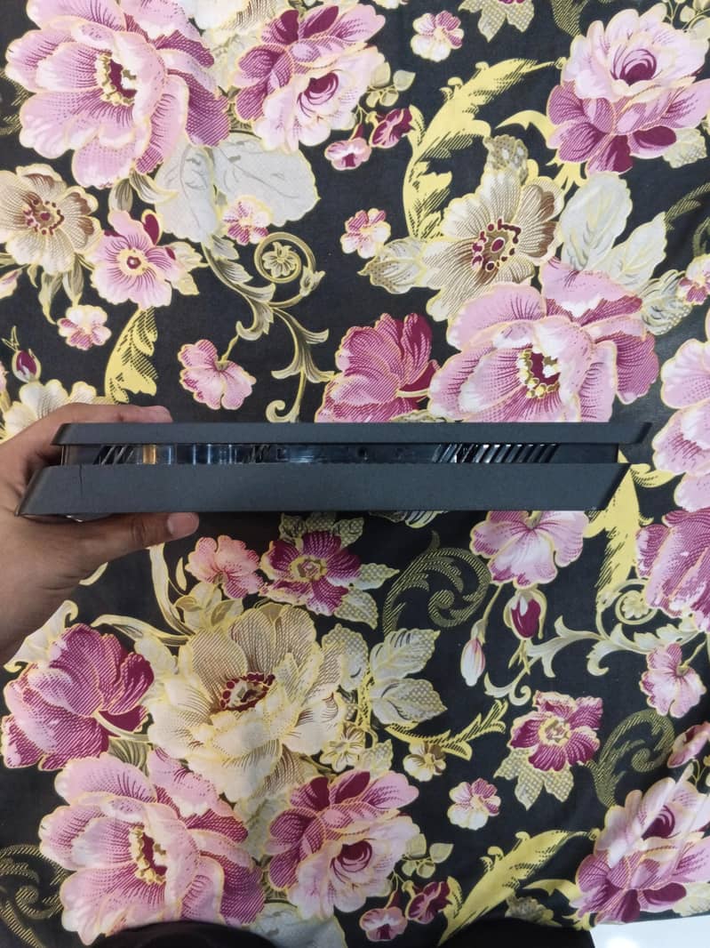Playstation 4 Slim Model 4