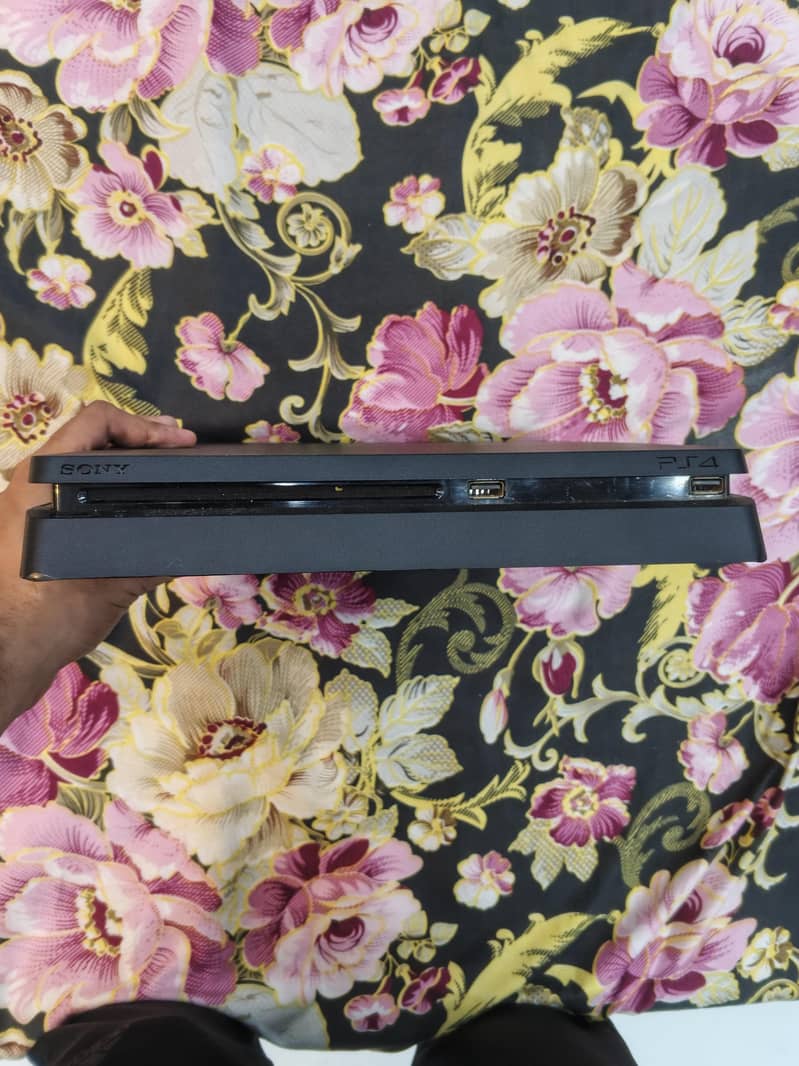 Playstation 4 Slim Model 6