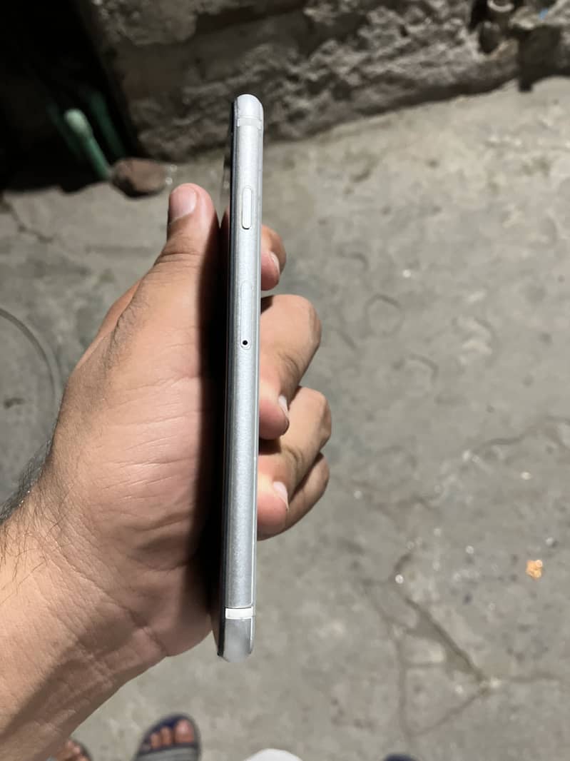 Apple iPhone SE 3