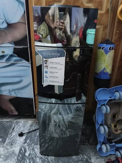 Pel water dispenser condition 10/10 not even 1 time use glass door