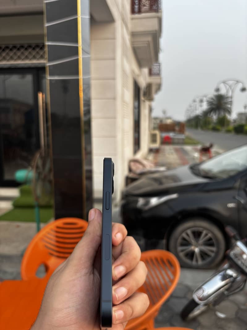 Apple iPhone 13 4