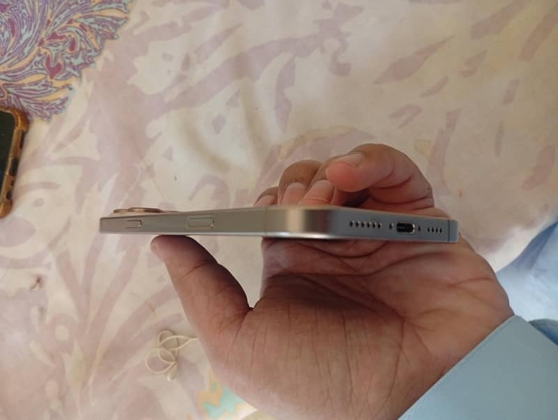 Apple iPhone 16 Pro Max 3