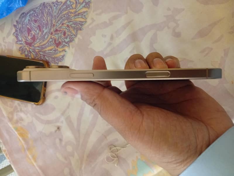 Apple iPhone 16 Pro Max 6