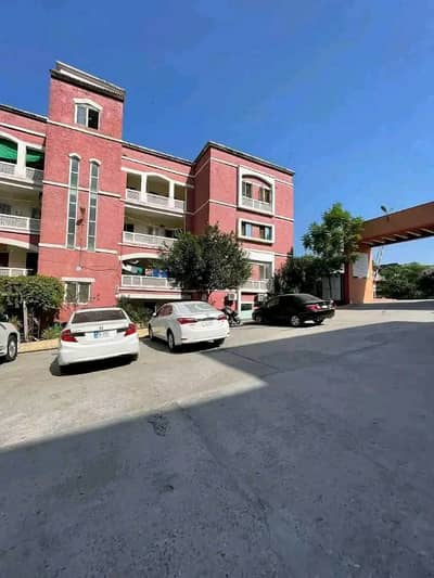 Room available in G10/2 for ladies only