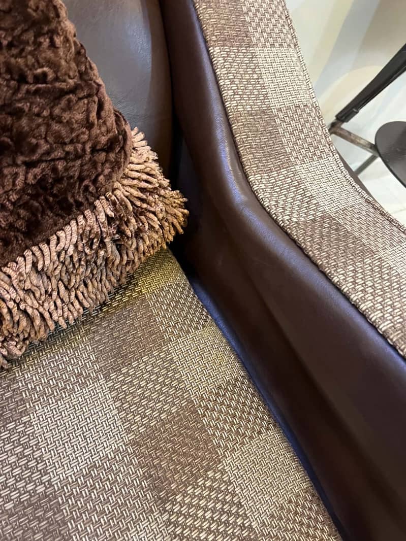 Sofa set + centre table karachi 7