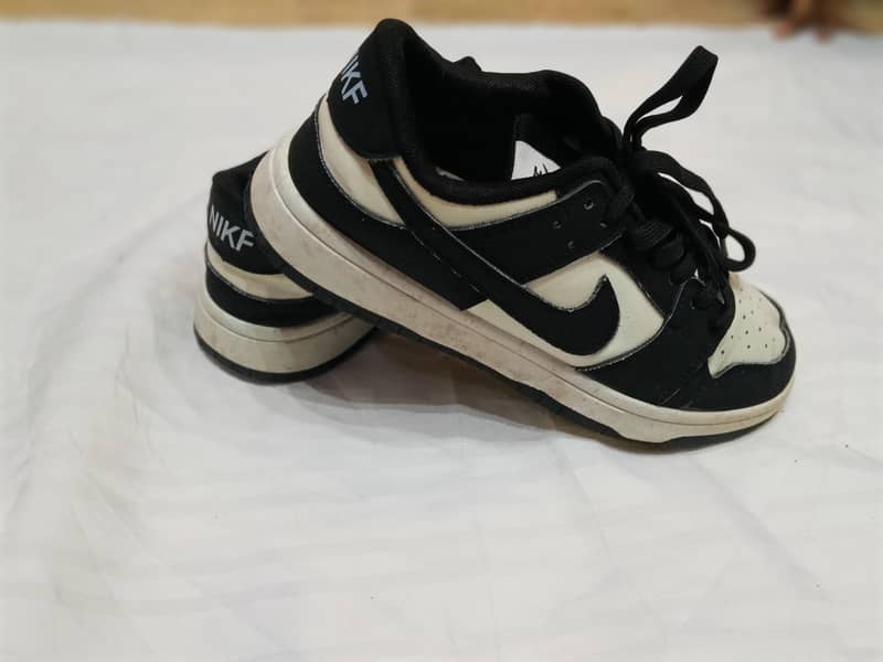 used shoes 16