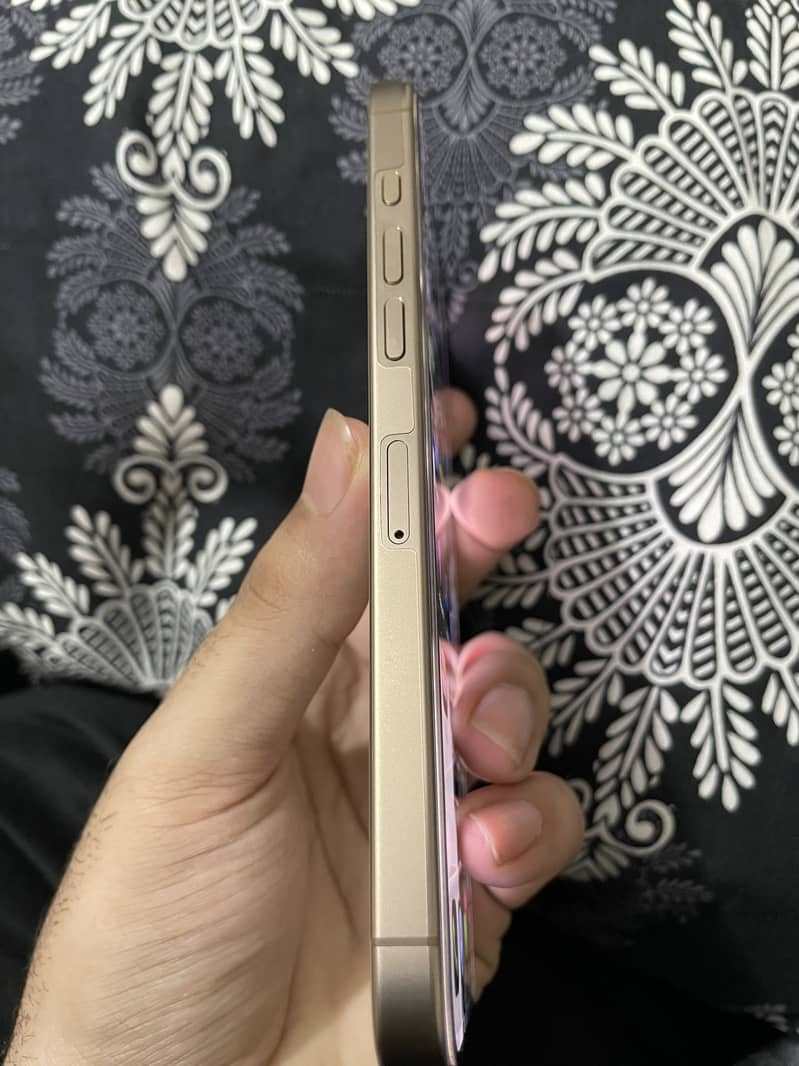 Apple iPhone 16 Pro Max 2