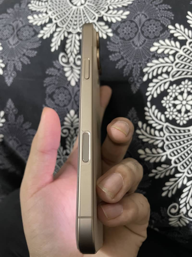 Apple iPhone 16 Pro Max 3