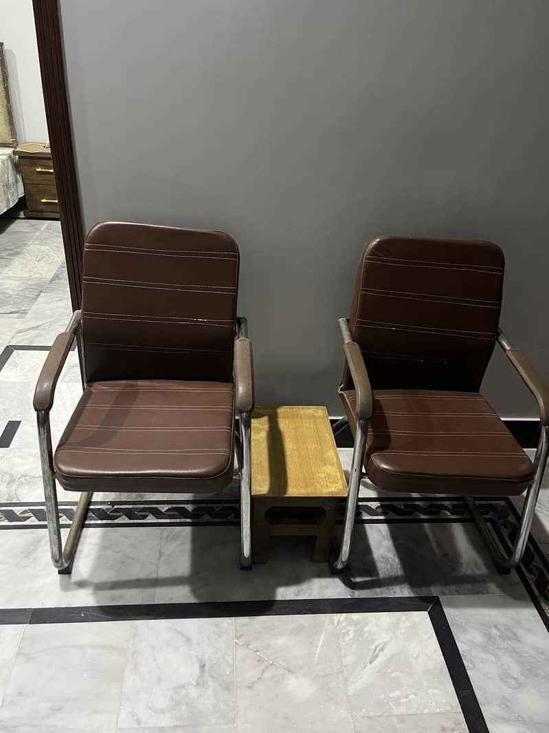 4 Chairs 0