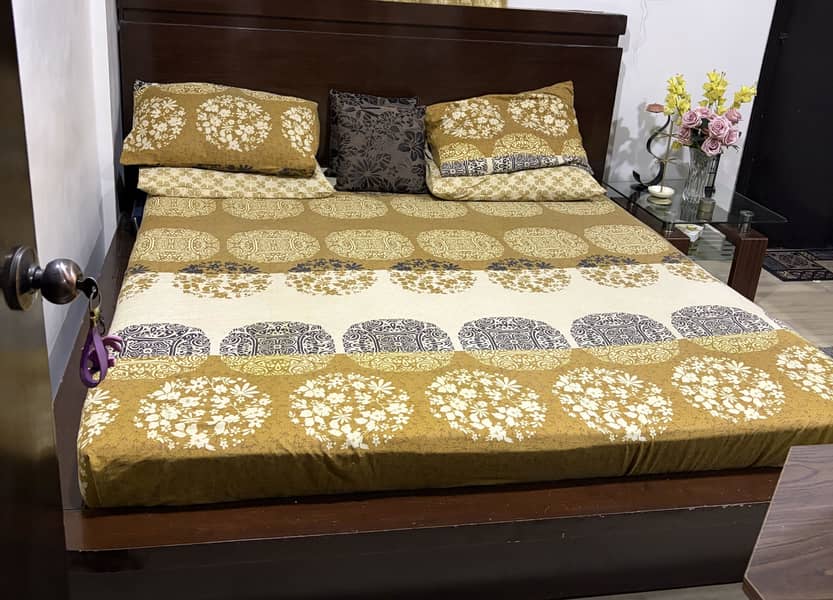 Bed and dressing tabel 1
