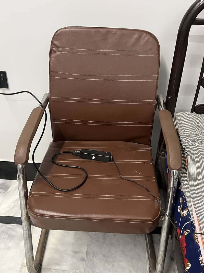 4 Chairs 2