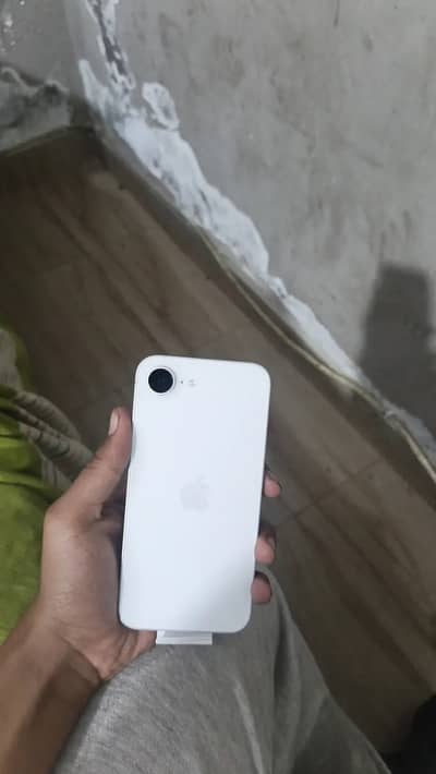 Apple iPhone 16e
