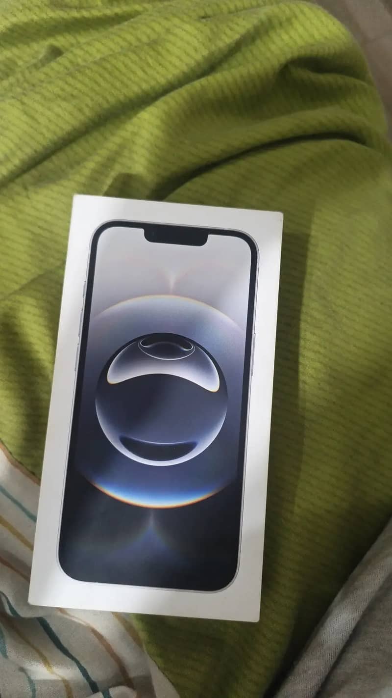 Apple iPhone 16e 5