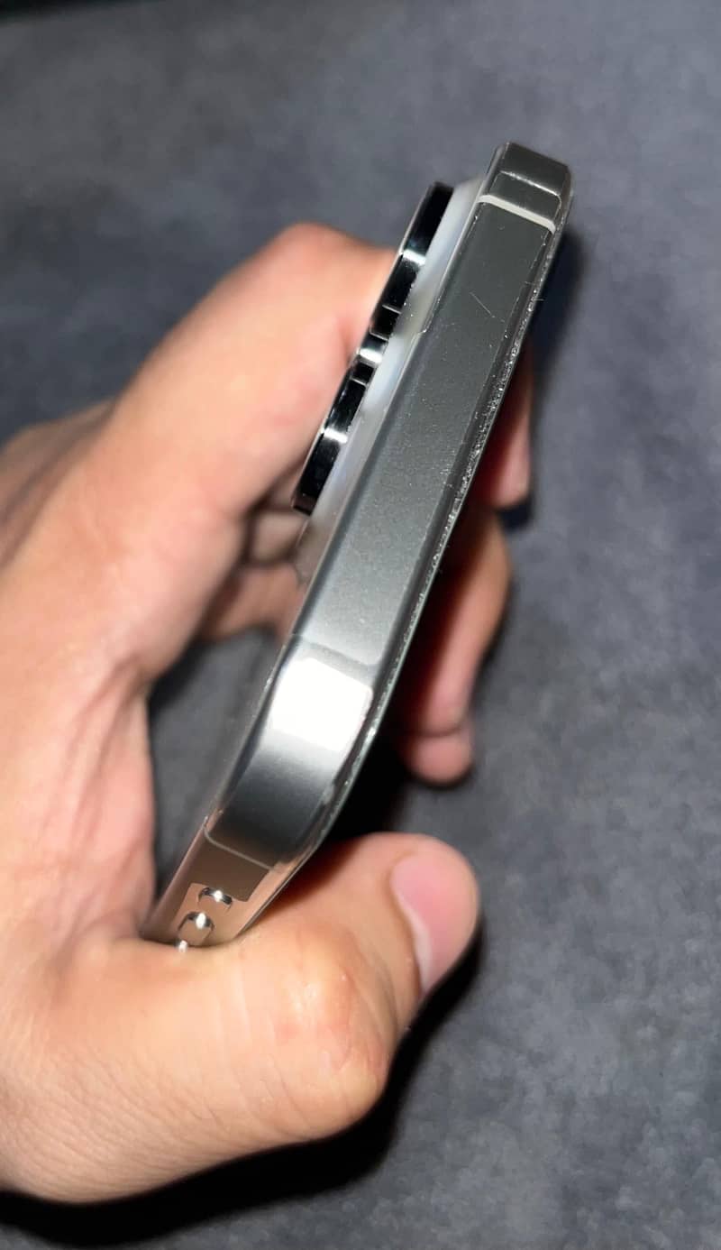 Apple iPhone 16 Pro Max 5