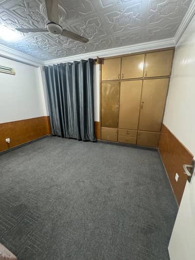 carpet Room available in G11/4 for single job holder male