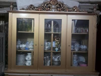 urgent sale 10 by 10 condition 3 items (Showcase,Safe Almary,Dressing)