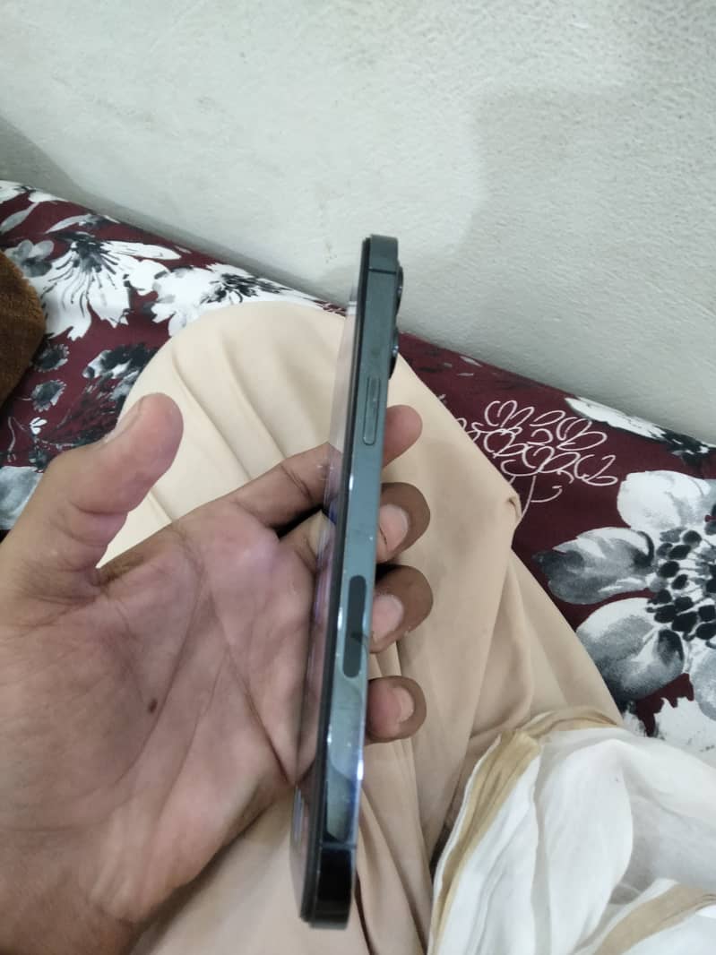 Apple iPhone 12 Pro Max 2