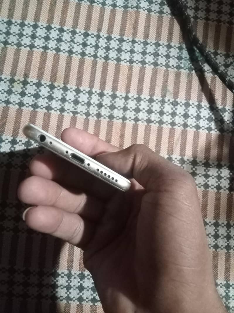 Apple iPhone 6S 0