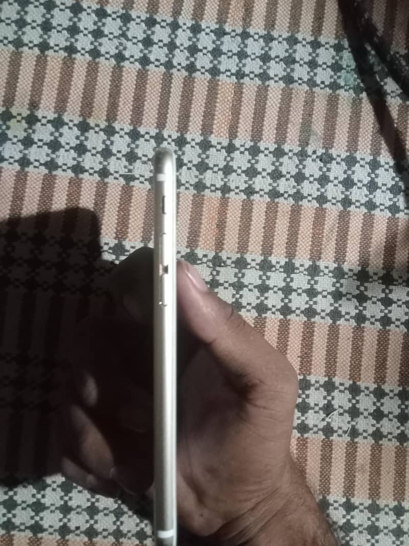 Apple iPhone 6S 3