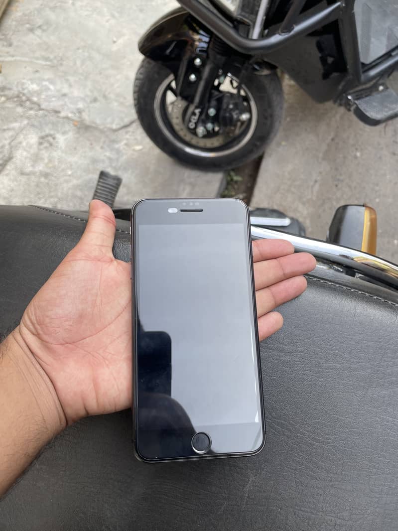 Apple iPhone 8 Plus 0
