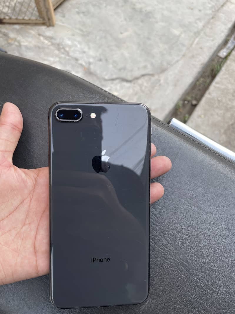 Apple iPhone 8 Plus 1