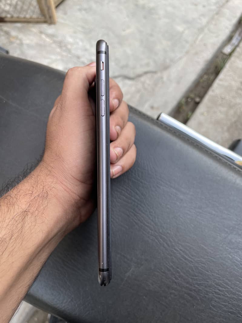 Apple iPhone 8 Plus 2