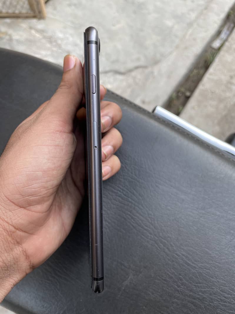 Apple iPhone 8 Plus 3
