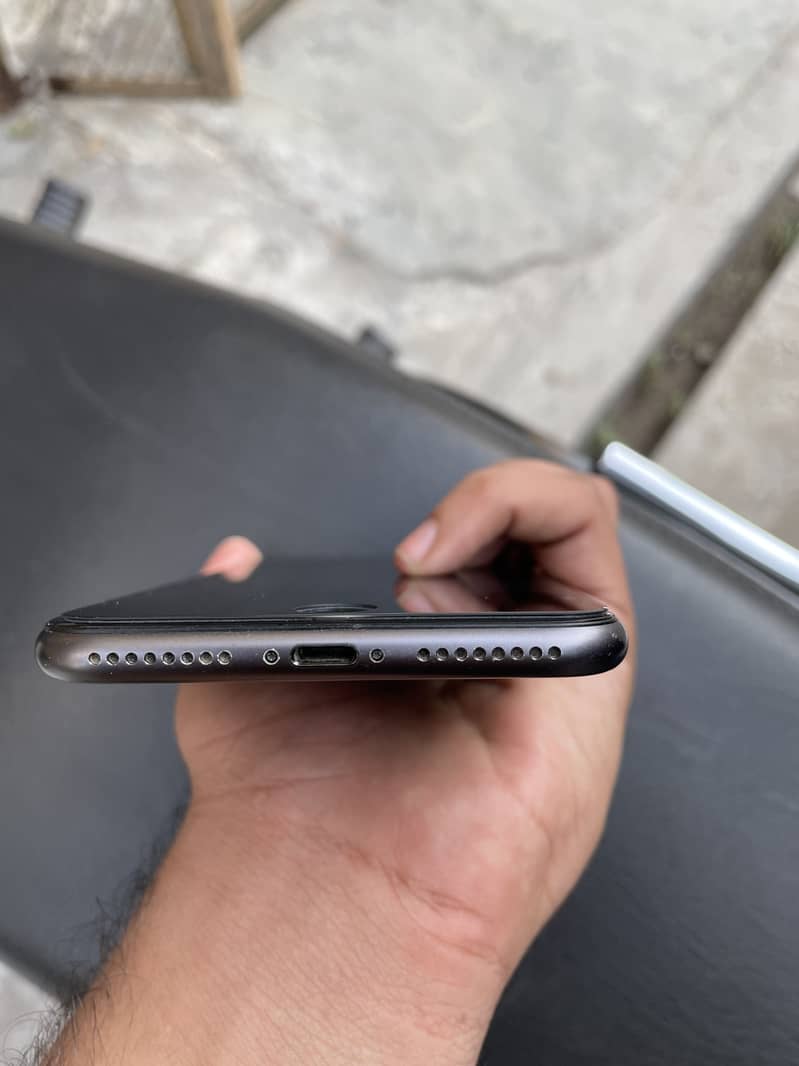 Apple iPhone 8 Plus 5