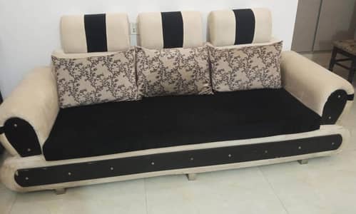 5 Seater Sofa Good Quality only 2months used Final demand 65000 11000