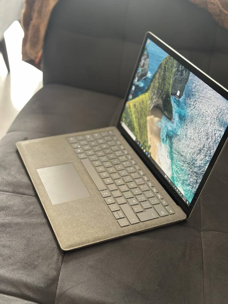 Surface laptop 2 Core i5-8th genration 1