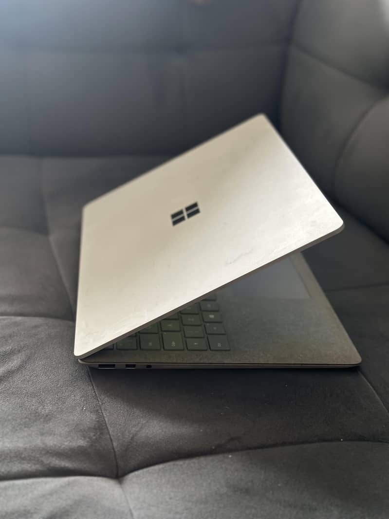Surface laptop 2 Core i5-8th genration 5