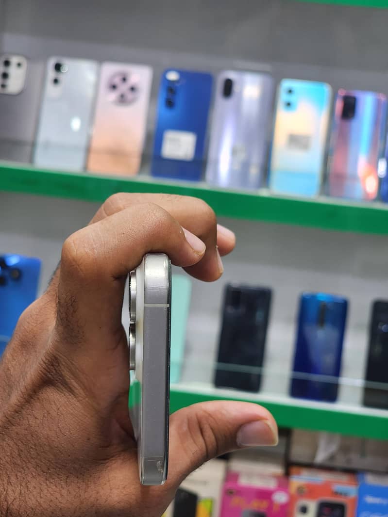 Apple iPhone 15 Pro Max 3
