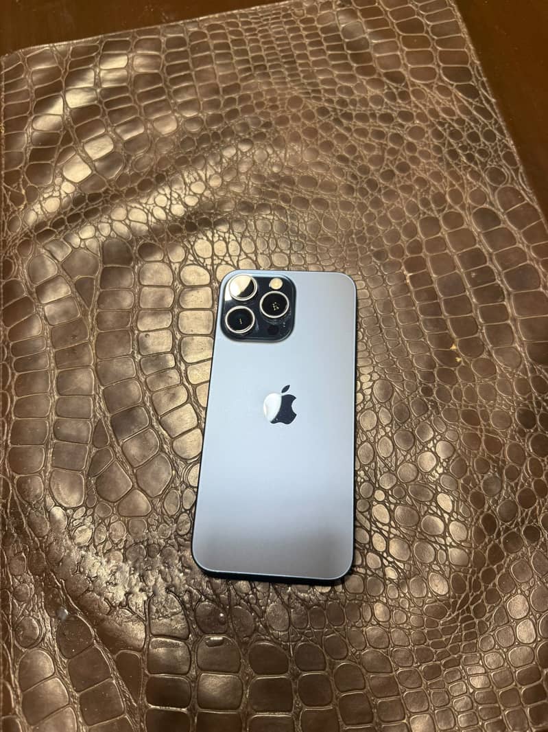 Apple iPhone 15 Pro Max 2