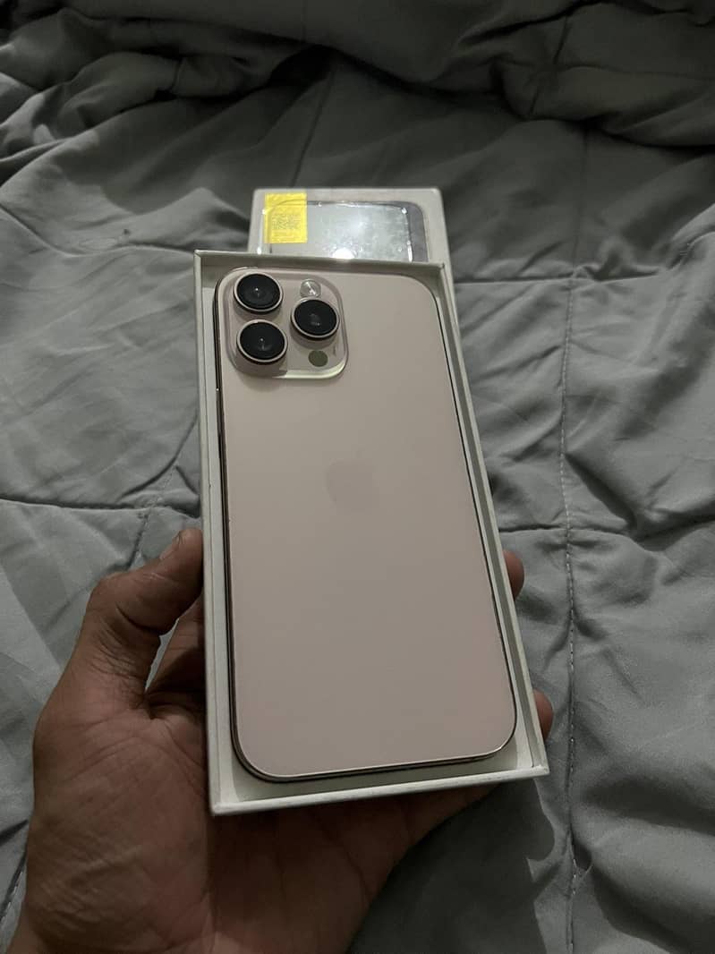 Apple iPhone 16 Pro Max 0