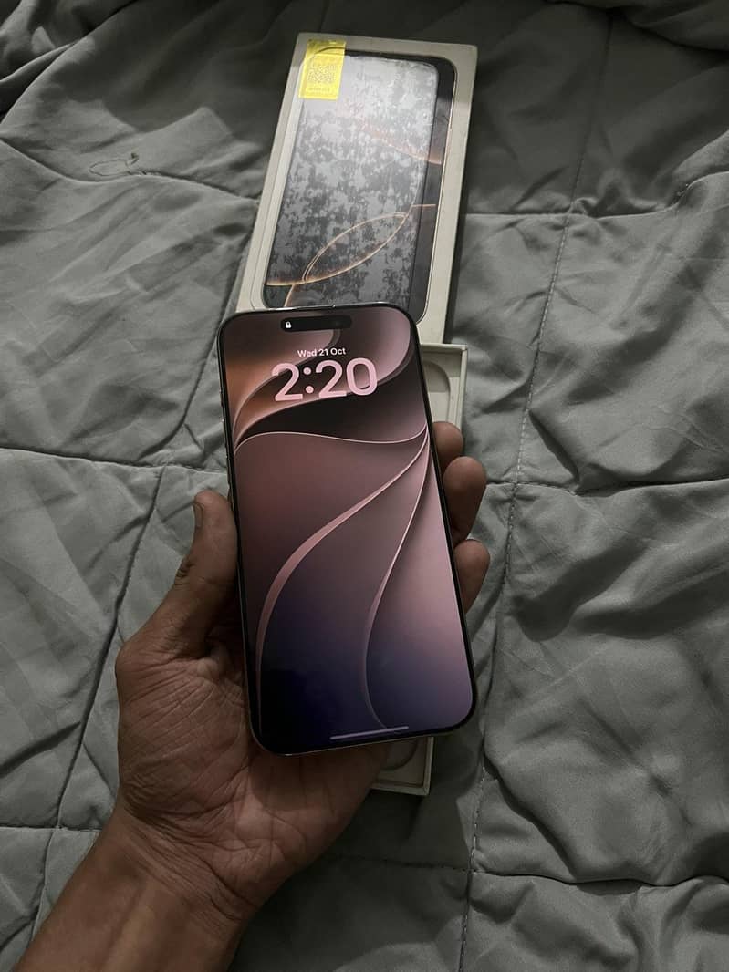 Apple iPhone 16 Pro Max 1