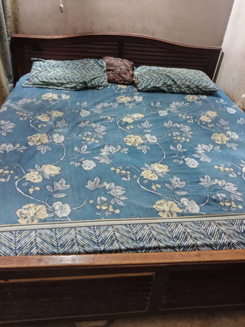 Master bed 0