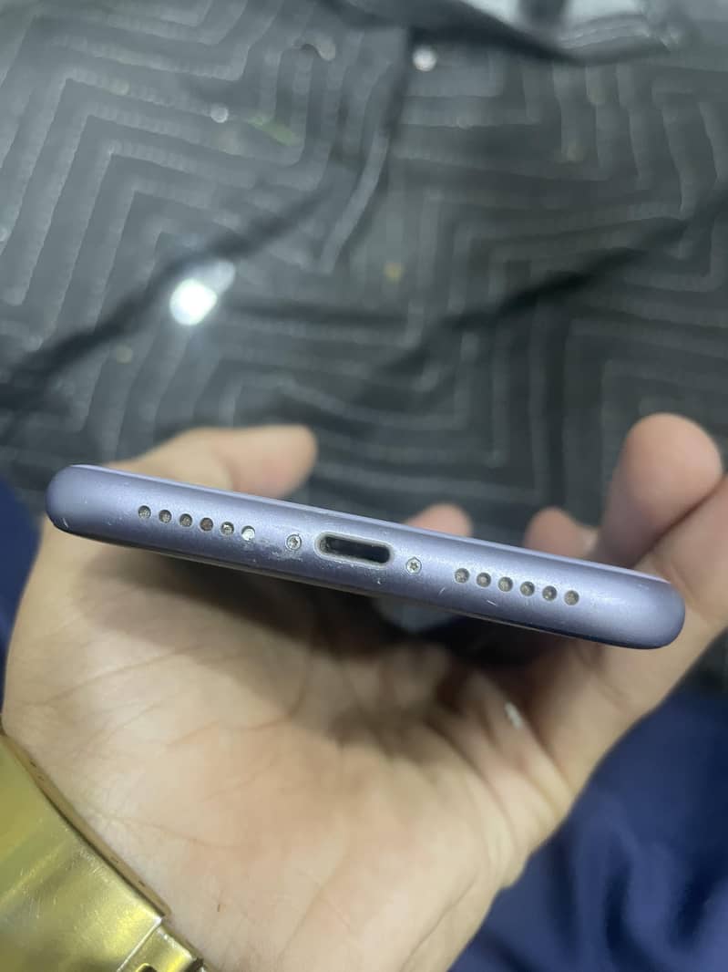 Apple iPhone 11 4