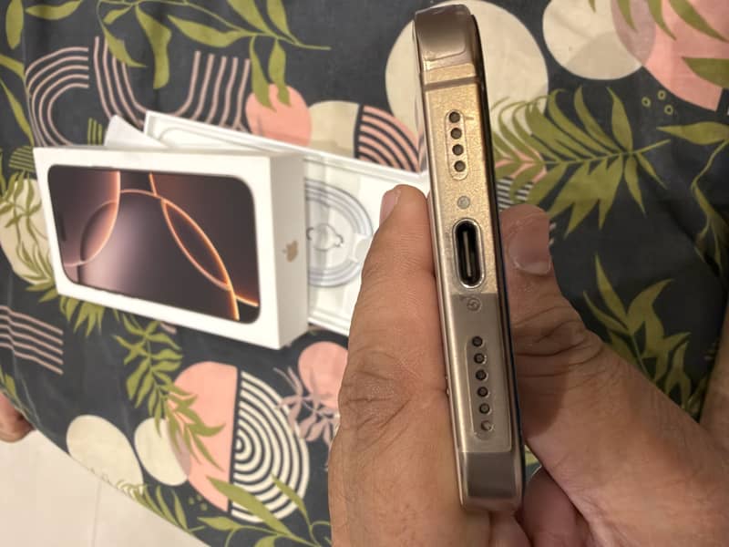 Apple iPhone 16 Pro Max 2
