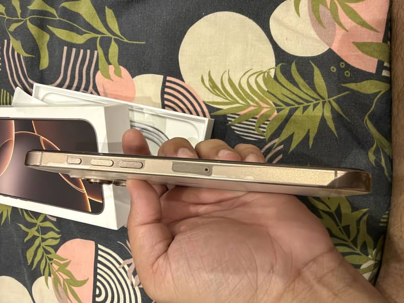 Apple iPhone 16 Pro Max 3