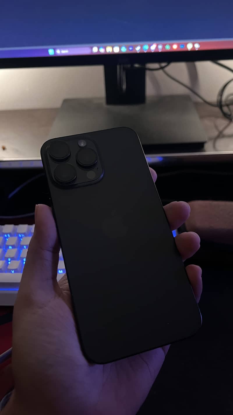Apple iPhone 15 Pro Max 2