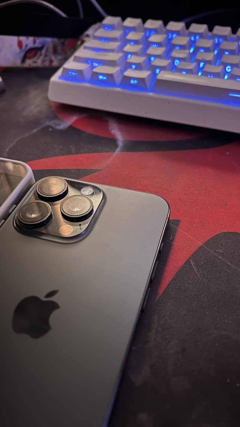Apple iPhone 15 Pro Max 4