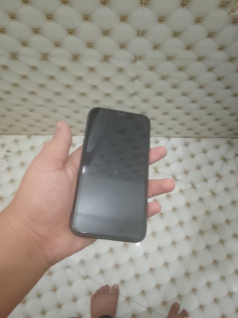 Apple iPhone 11 4