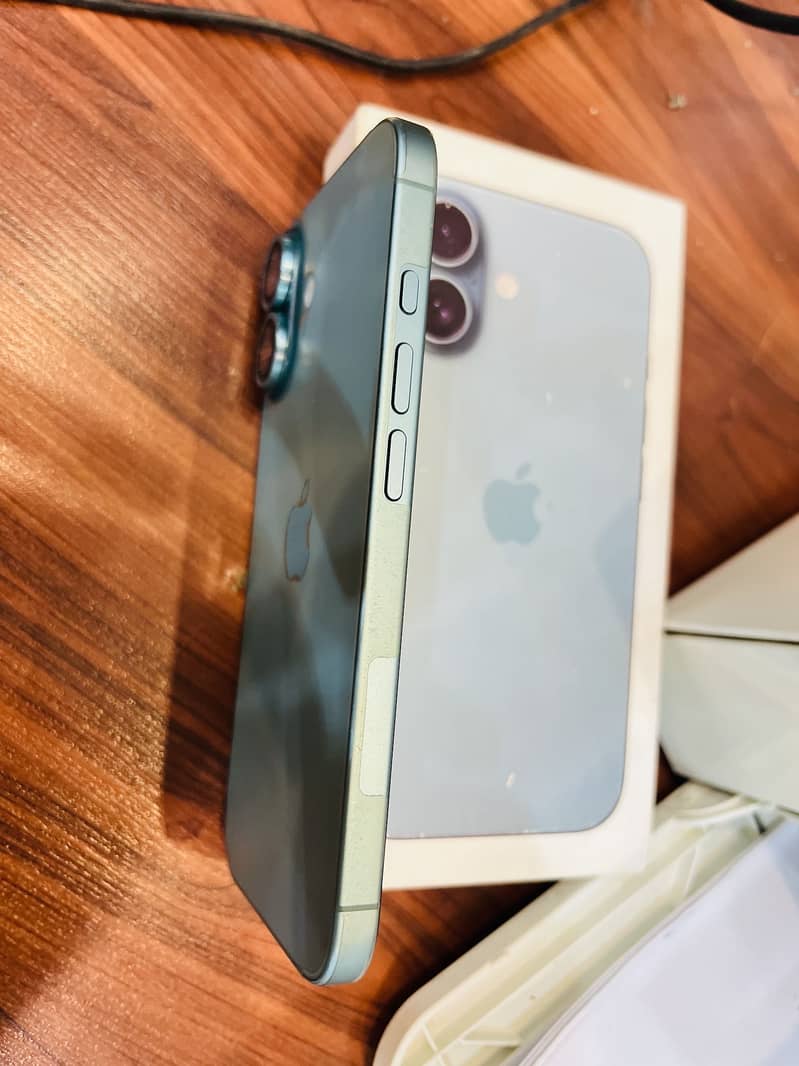 Apple iPhone 16 1