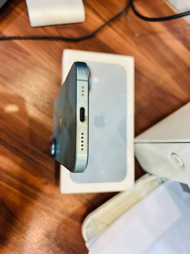 Apple iPhone 16 2